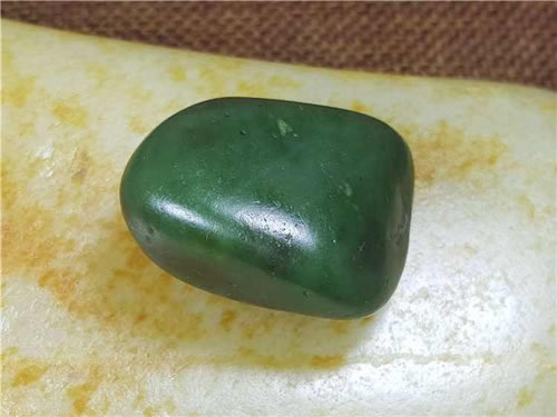 翡翠原石只有缅甸？玉的种类及价格 玉石的种类和价格排行
