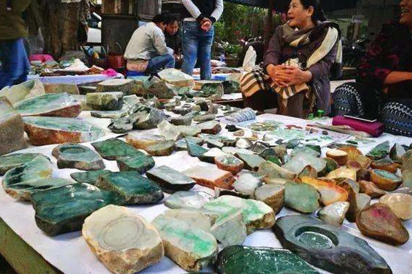 国内哪里有翡翠原石市场 常德翡翠原石市场在哪里-第1张图片-趣盘玩