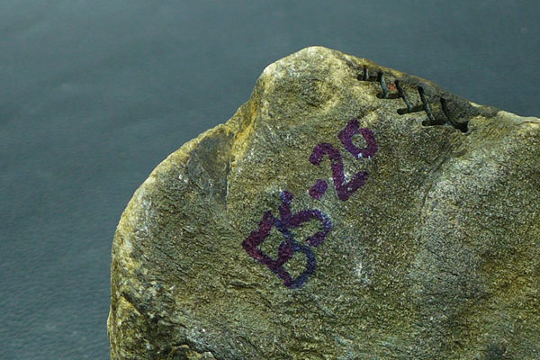 关于翡翠原石的皮壳介绍 翡翠原石皮是怎样形成的