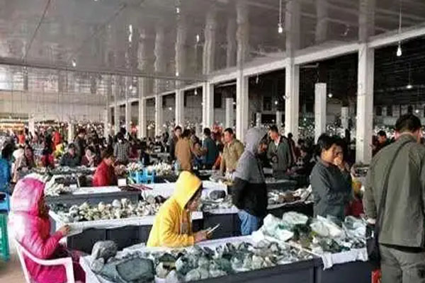 杭州有翡翠原石买 杭州哪里有翡翠原石交易市场-第2张图片-趣盘玩