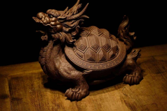 龙头龟也就是龙龟,相传在上古时期,龙生九子,每一个都形态各异,他们各