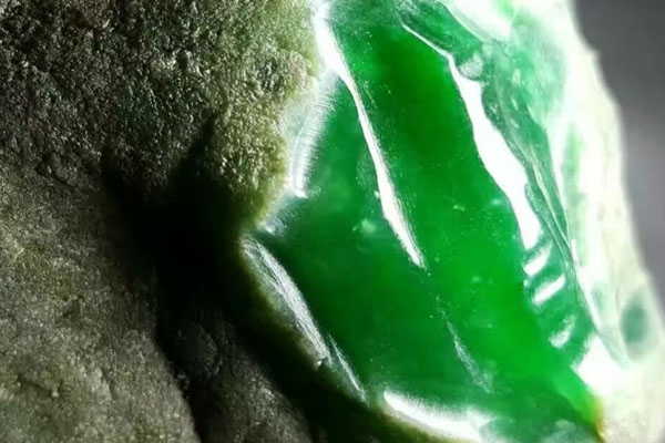 果绿翡翠原石的价格是多少 浓果绿翡翠原石在哪